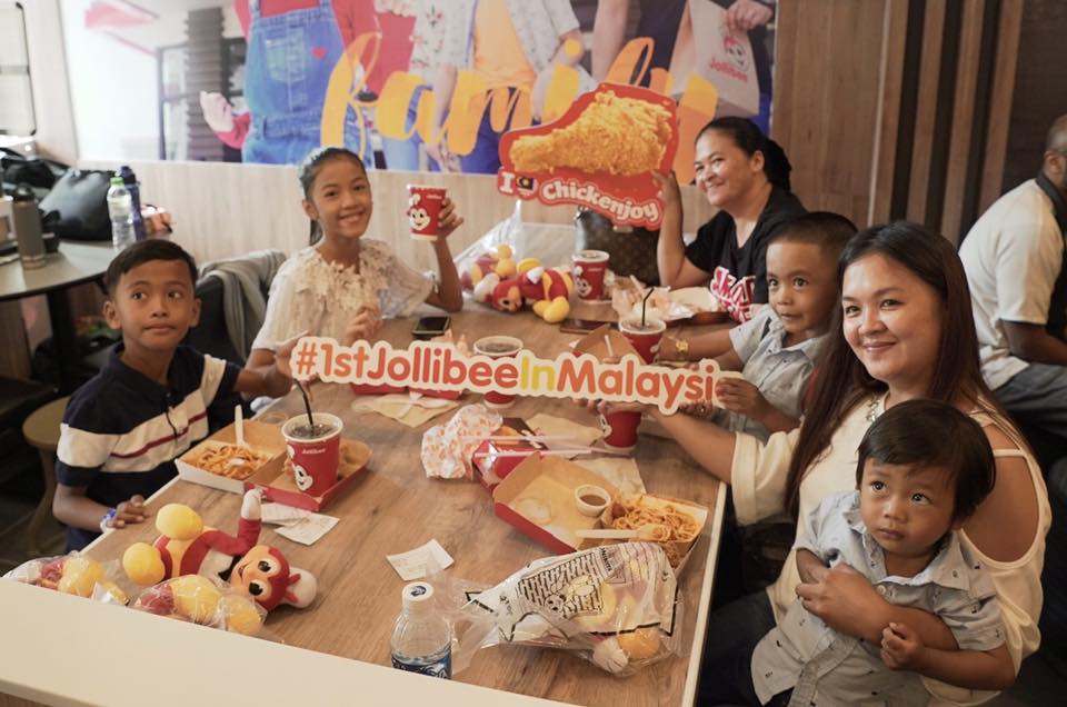Jollibee Malaysia Kemeriahan outlet sulung Jollibee di Kota Kinabalu.
